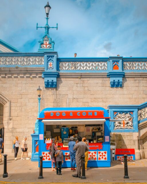 03/08/24 - 11h54 - Dog & Cone
.
#london #london🇬🇧 #towerbridge #londres #londonlife #londoncity #lovelondon #visitlondon #londonfood #hotdog