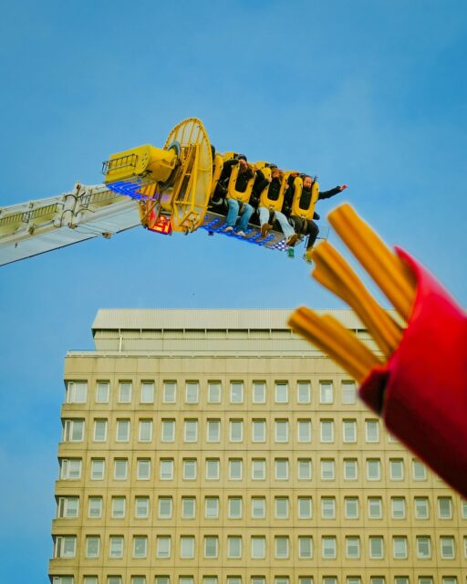 Photo réalisée pour le programme Novembre > Décembre des @tombeesdelanuit 

#rennes #feteforaine #churros #chichi #manege