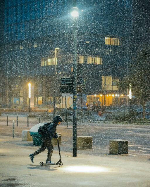 Photo réalisée pour le programme Janvier > Février des @tombeesdelanuit 🌨️❄️🛴

#rennes #neige #hiver #winter #trottinette #scooter