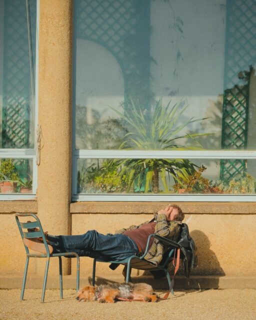 La sieste printanière sous le soleil du parc du Thabor 🛌 😴 
•
#rennes #rennesmaville #thabor #parcduthabor #sieste #dormir #tourismerennes #visitrennes #sommeil #repos #dodo #nap #reve #dream