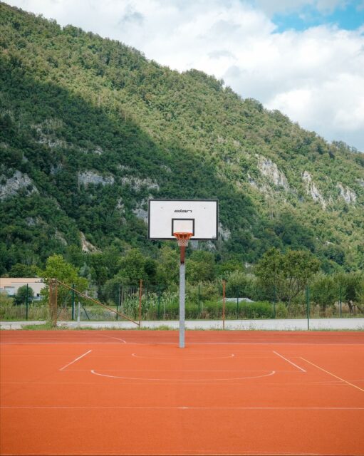 21/07/25 - 14h37 - 🏀 Terrain de basket avec vue
•
•
•
•
•
#slovenia #slovenija #visitslovenia #slovenia🇸🇮 #sloveniatravel #ifeelslovenia #slovenia_ig #feelslovenia #igslovenia #slowenien #bohinj #bohinjskabistrica #basketball #playground #triglav #triglavnationalpark