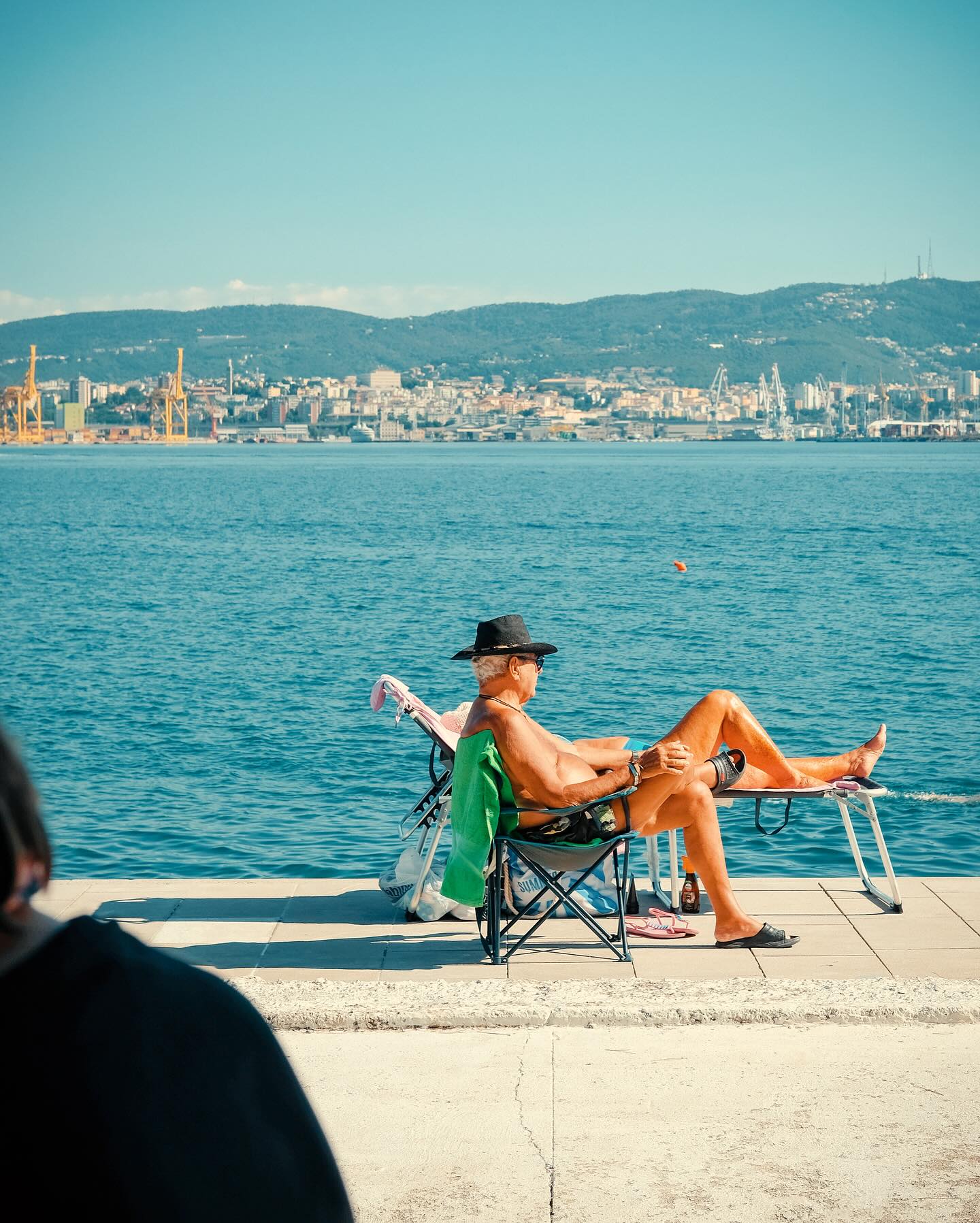 31/07/25 • 09h56 • Farniente numéro 5 🩴
•
•
•
•
•
#muggia #farniente #trieste #italy #fvg #comunedimuggia #friuliveneziagiulia #fvglive #triestesocial #mare #città #paese #vista #orizzonte #italia #discovertrieste #sole #provinciaditrieste #sea #summer
