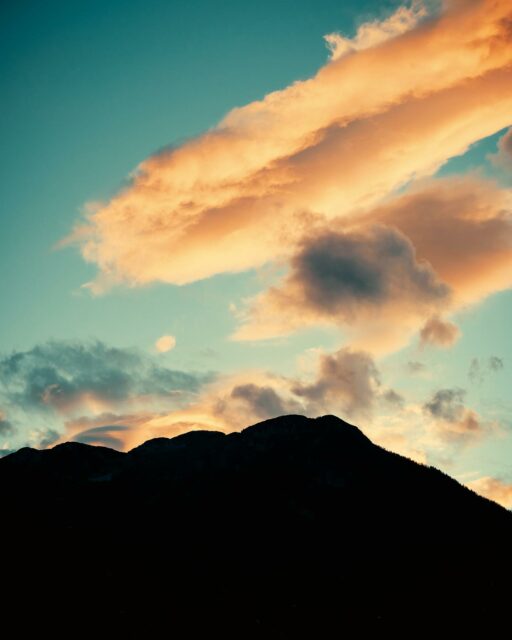 03/08/25 • 20h17 • Coucher de soleil sur les Alpes kamniques ⛰️🌞 
#slovenia #slovenija #visitslovenia #slovenia #sloveniatravel #ifeelslovenia #slovenia_ig #feelslovenia #igslovenia #slowenien #kamniksavinjaalps #velikaplanina