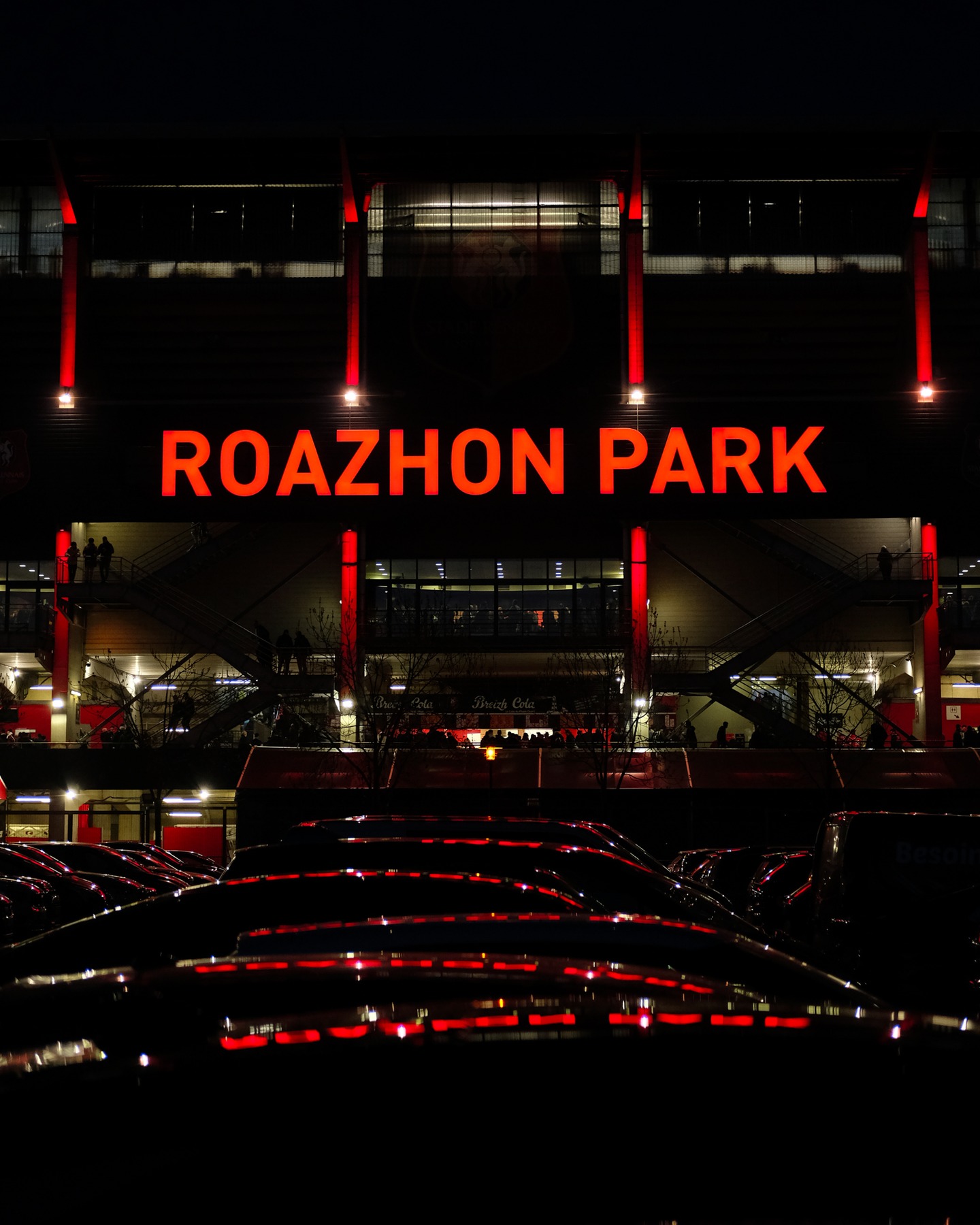 Soir de match @staderennaisfc 
#rennes #staderennais #roazhonpark 
#rougeetnoir
