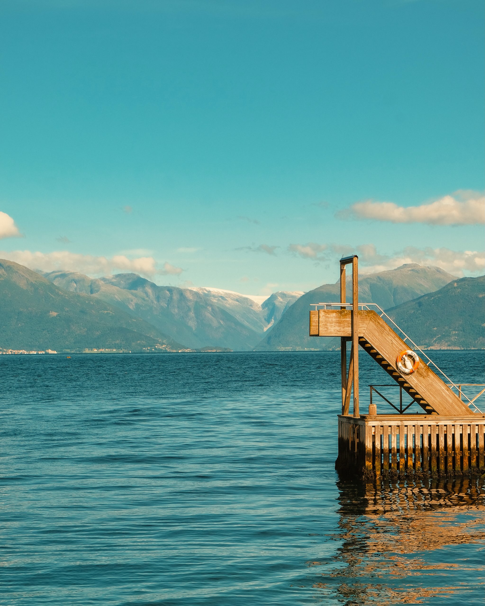 04/08/26 • 11h55 • Plongeoir avec vue
•
#norway #norge #fjord #vik #sognefjord